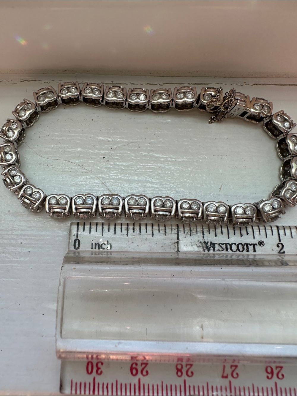 White gold Harry Winston style 9 ct tennis Bracelet women. A true showstopper!